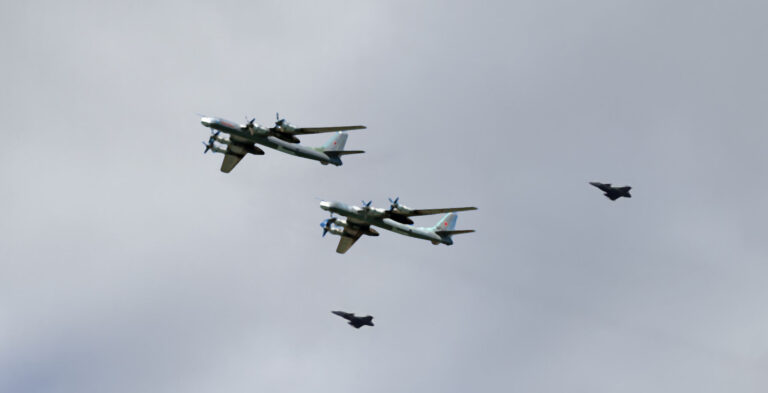 Överflygning av ryska bombplan överraskade Stockholmarna